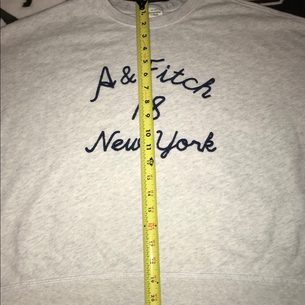Abercrombie & Fitch sweatshirt. - Picture 7 of 7